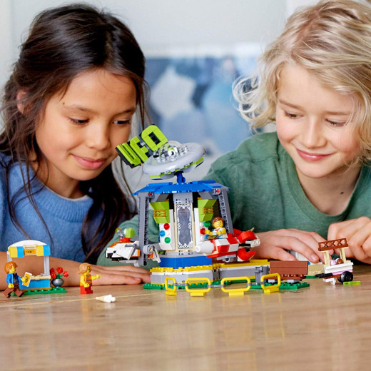 LEGO Creator 3in1 Fairground Carousel Building Kit, New 2019 (595 Pieces)